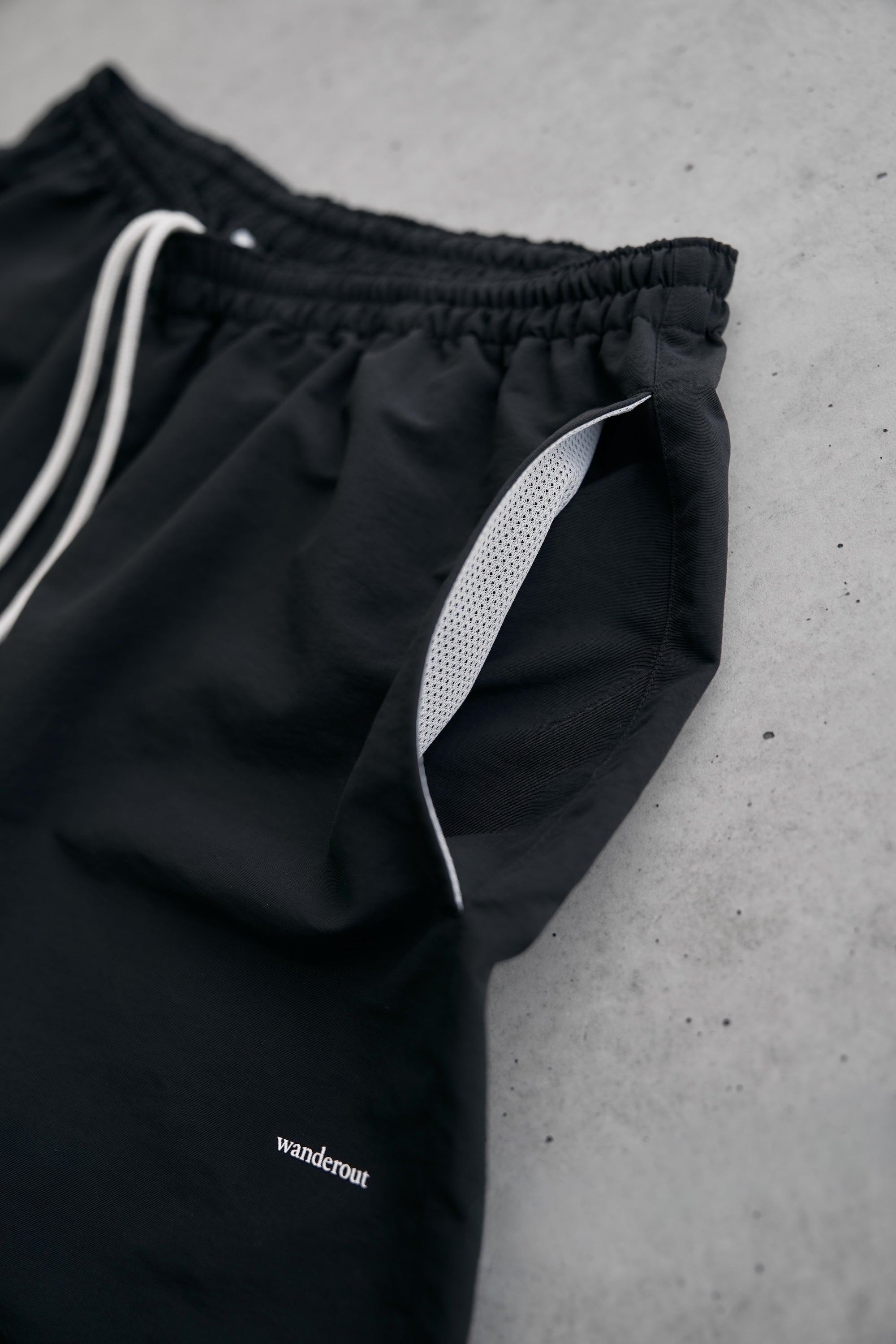 Wanderout / Universal Shorts - Black