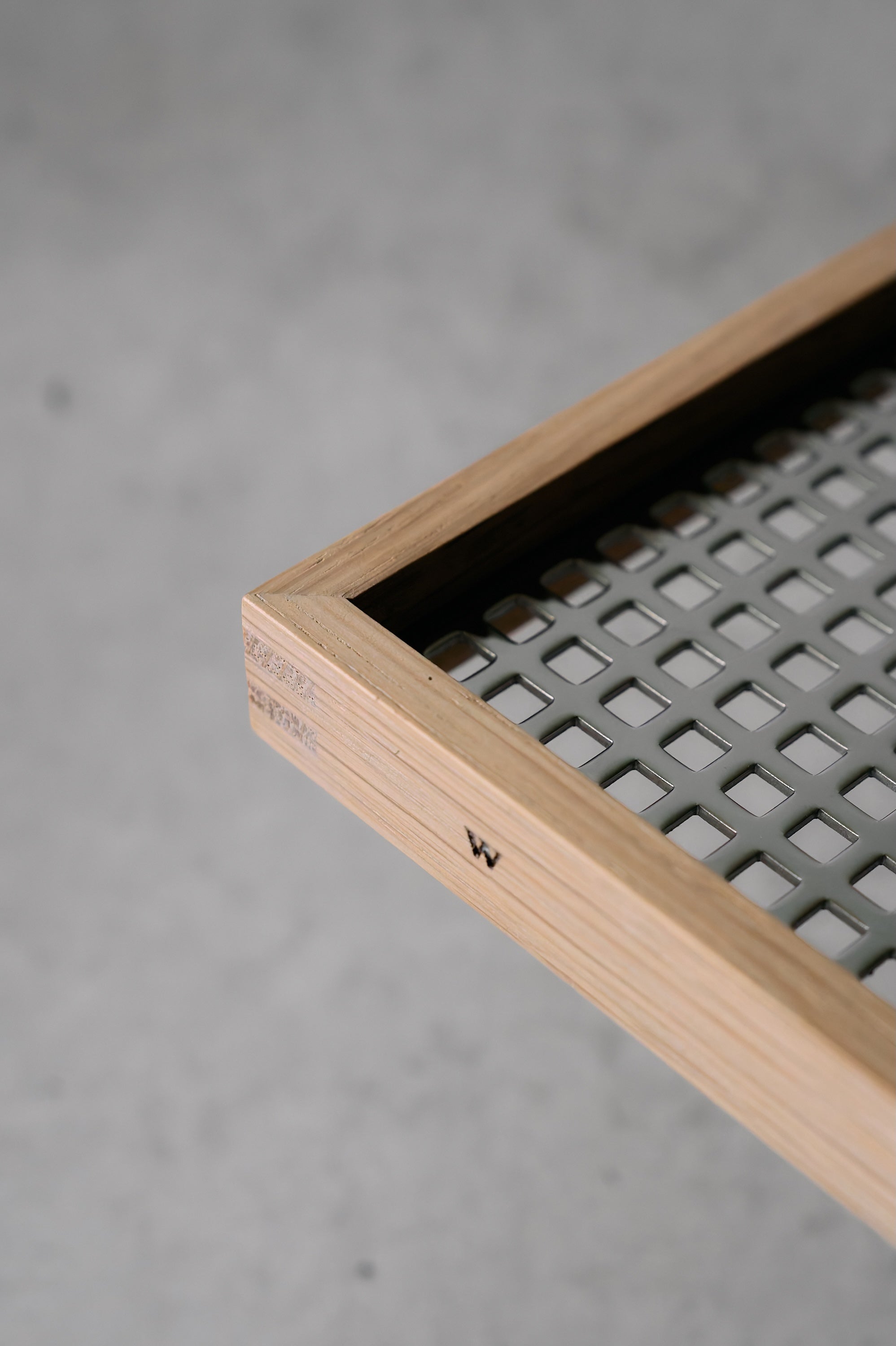 Wanderout / Universal Mesh Tray 00