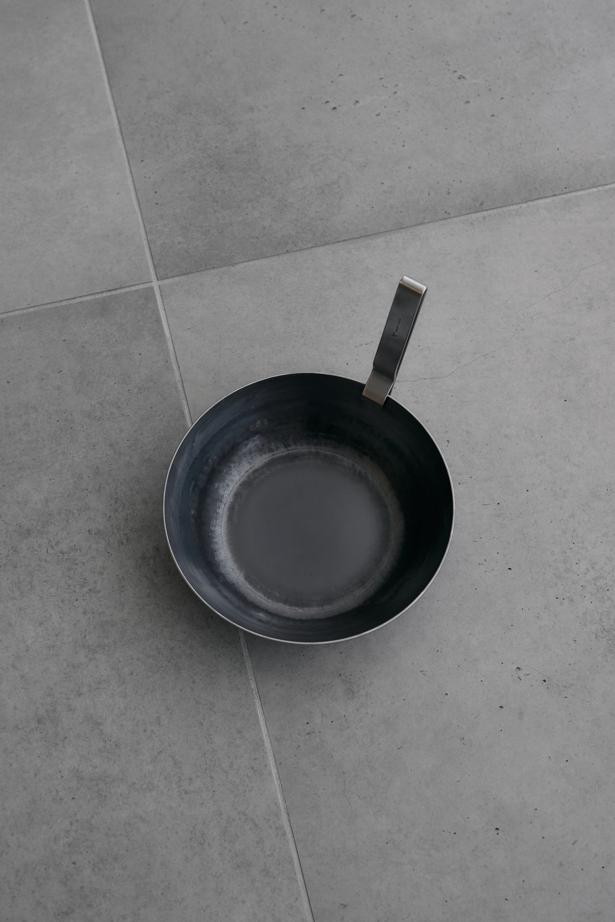 Wanderout / Hammered Iron Deep Frying Pan 22cm