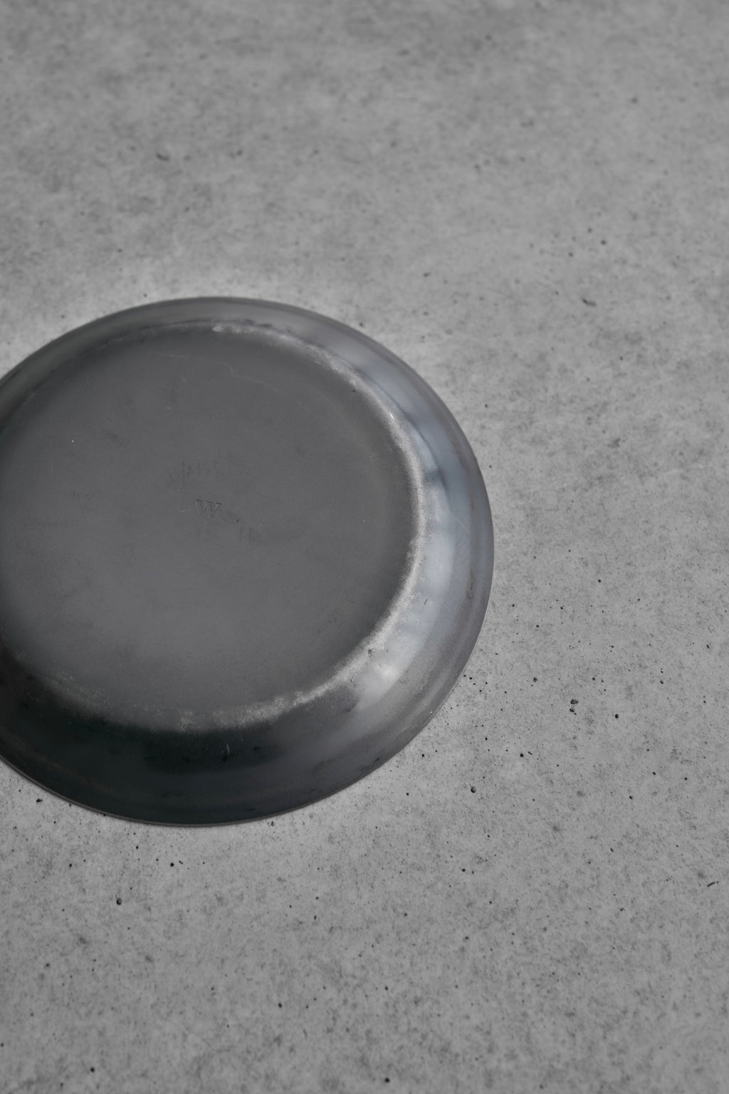 Wanderout / Hammered Iron Flat Frying Pan 22cm