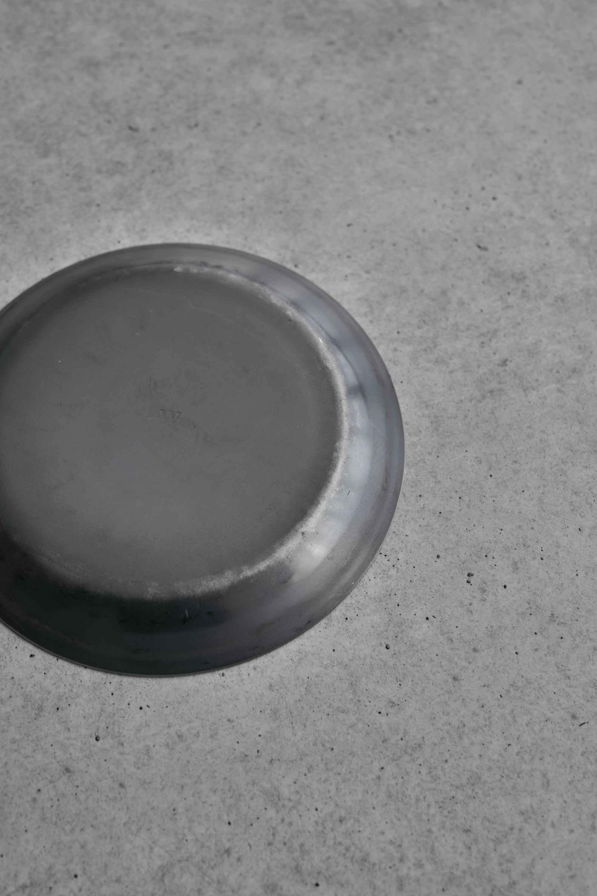 Wanderout / Hammered Iron Flat Frying Pan 22cm