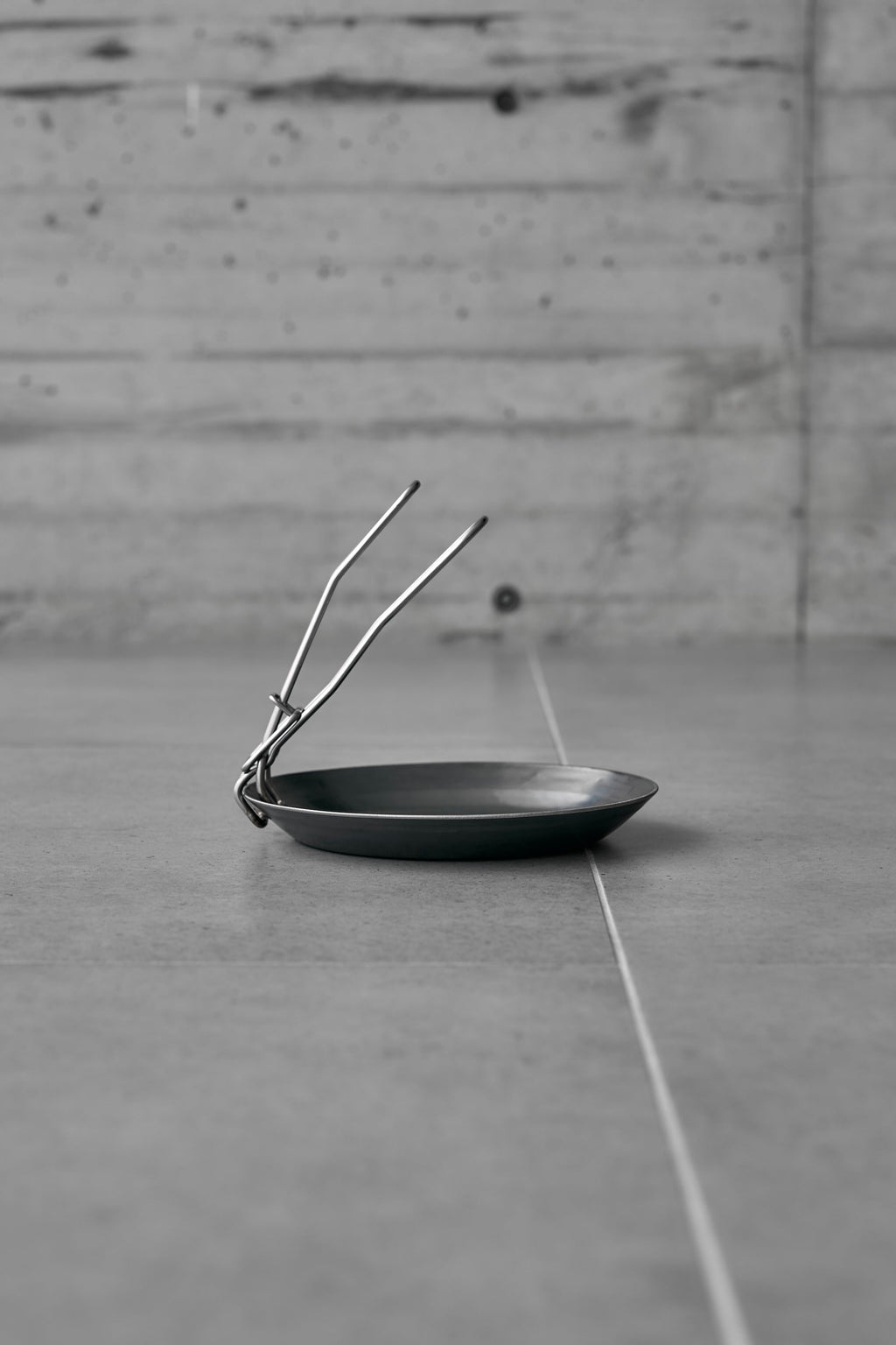 Wanderout / Hammered Iron Flat Frying Pan 22cm