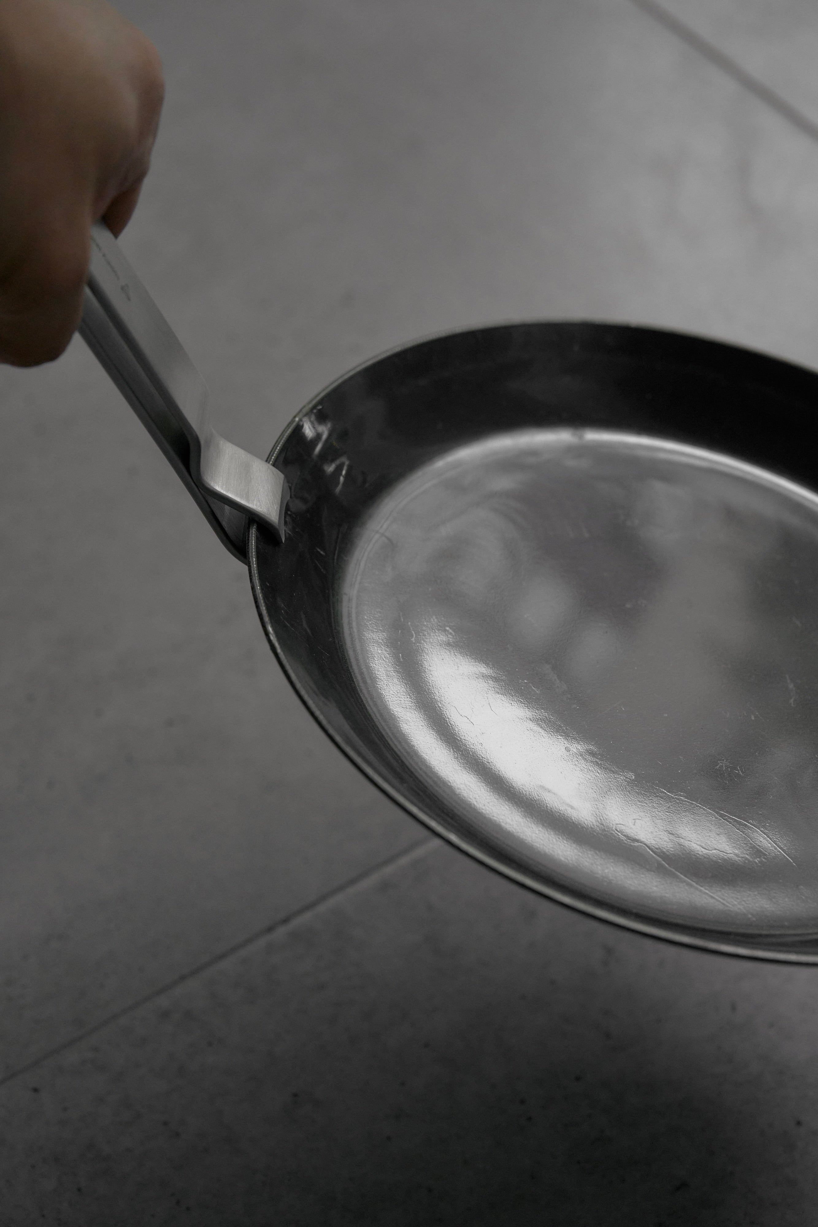 Wanderout / Hammered Iron Flat Frying Pan 22cm