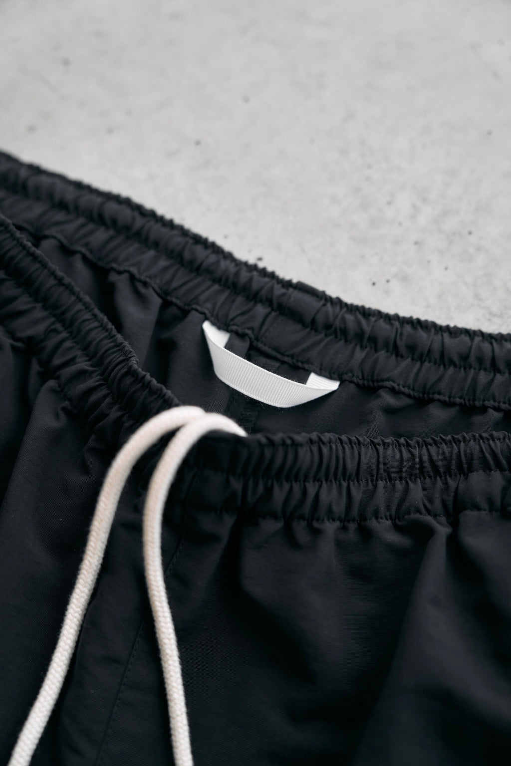 Wanderout / Universal Shorts - Black