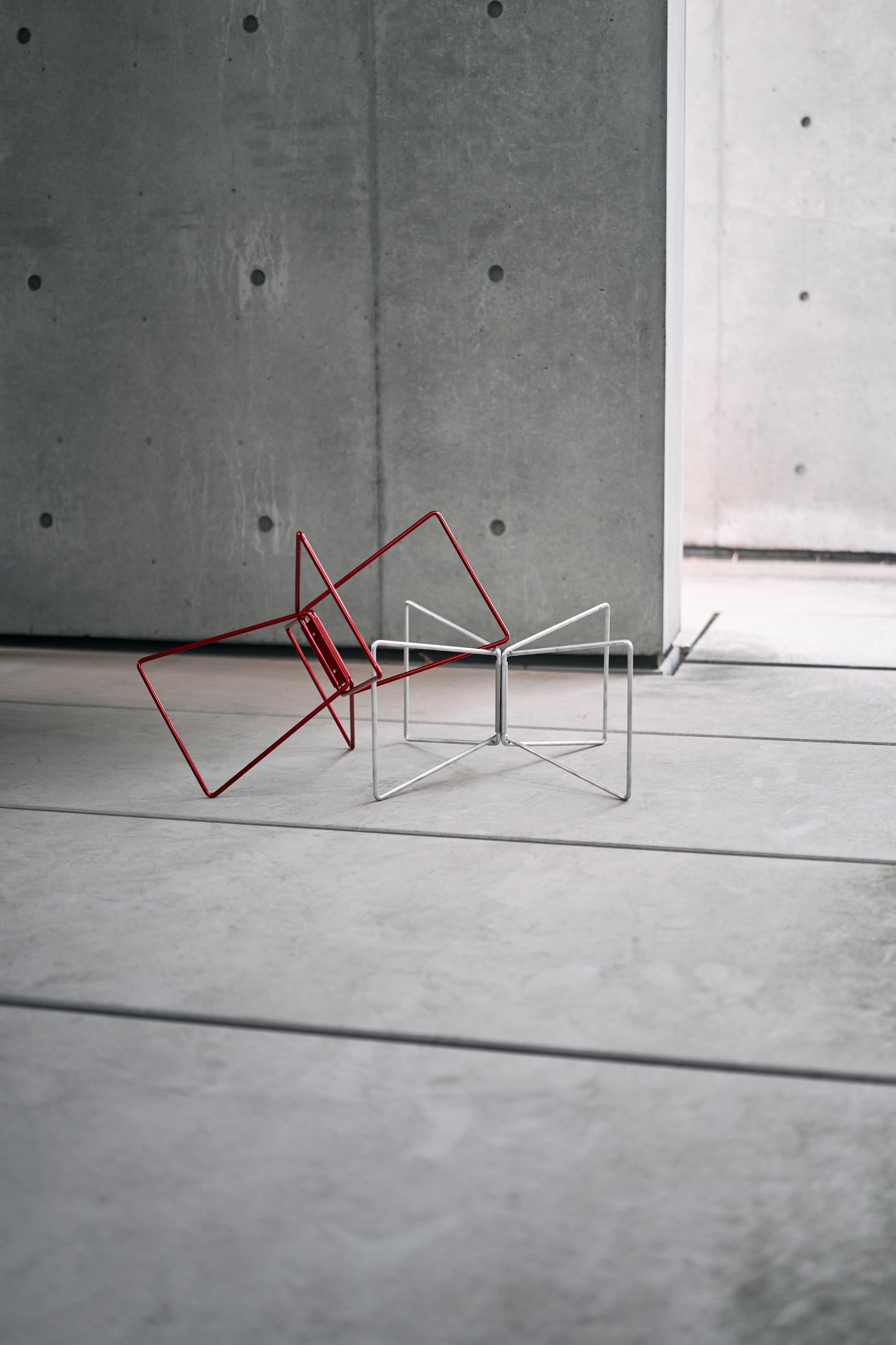 Wanderout / Universal Stand Limited Edition - Carmine Aluminum