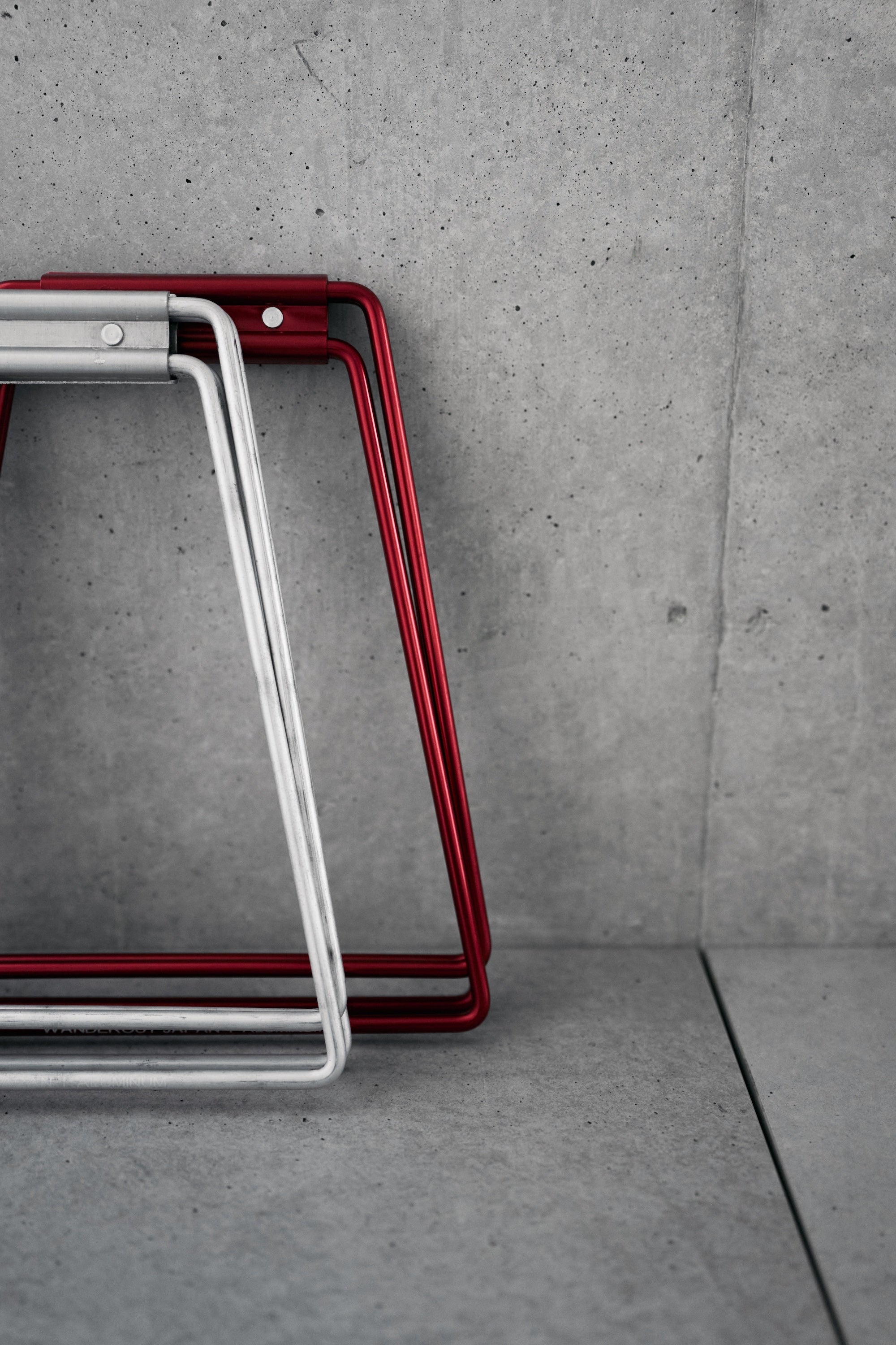 Wanderout / Universal Stand Limited Edition - Carmine Aluminum