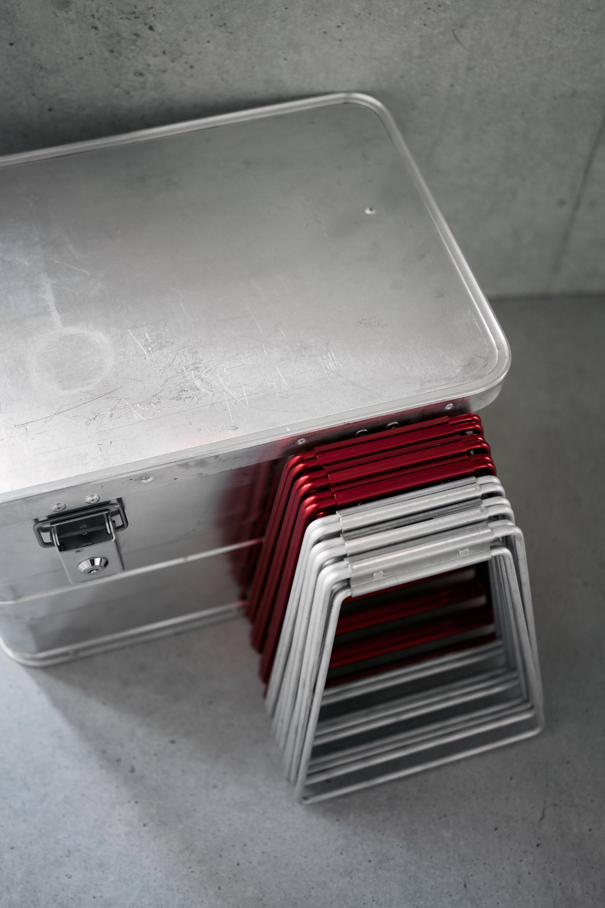 Wanderout / Universal Stand Limited Edition - Carmine Aluminum
