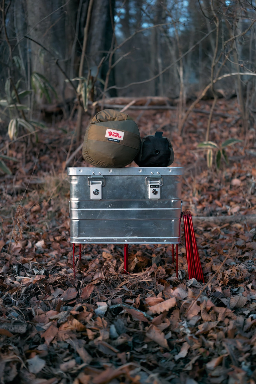 Wanderout / Universal Stand Limited Edition - Carmine Aluminum