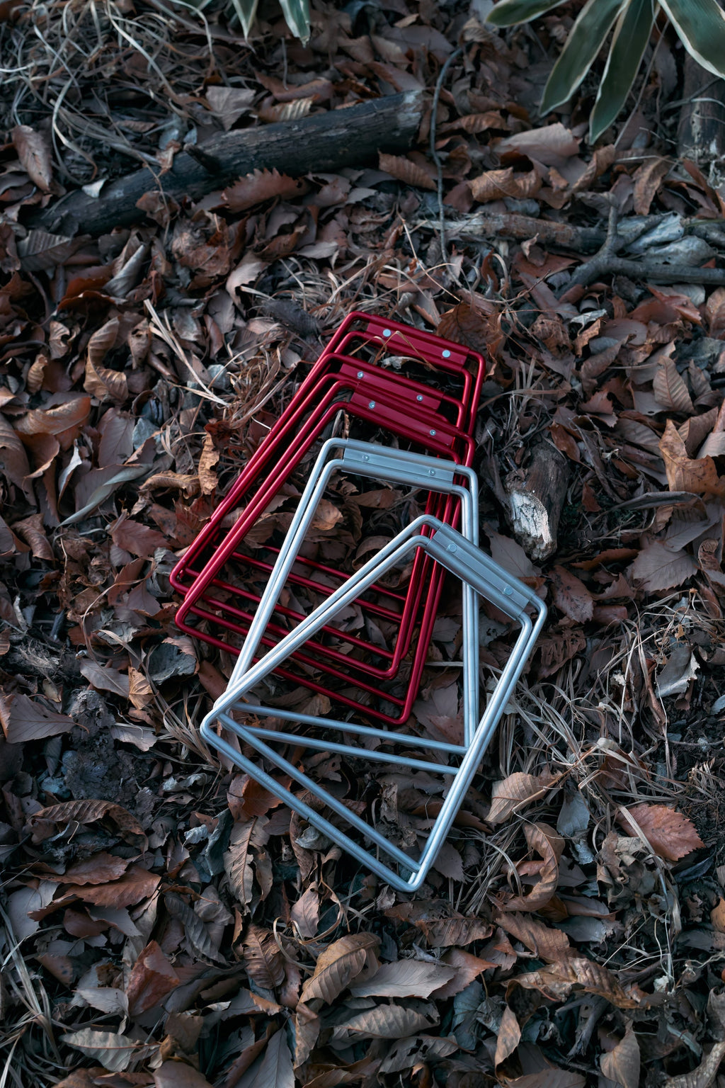 Wanderout / Universal Stand Limited Edition - Carmine Aluminum